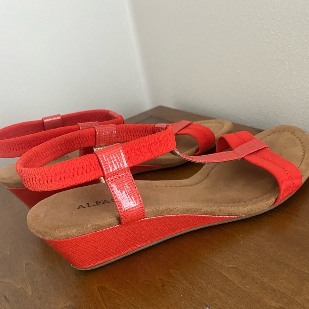Alfani coral wedge sandal size 8